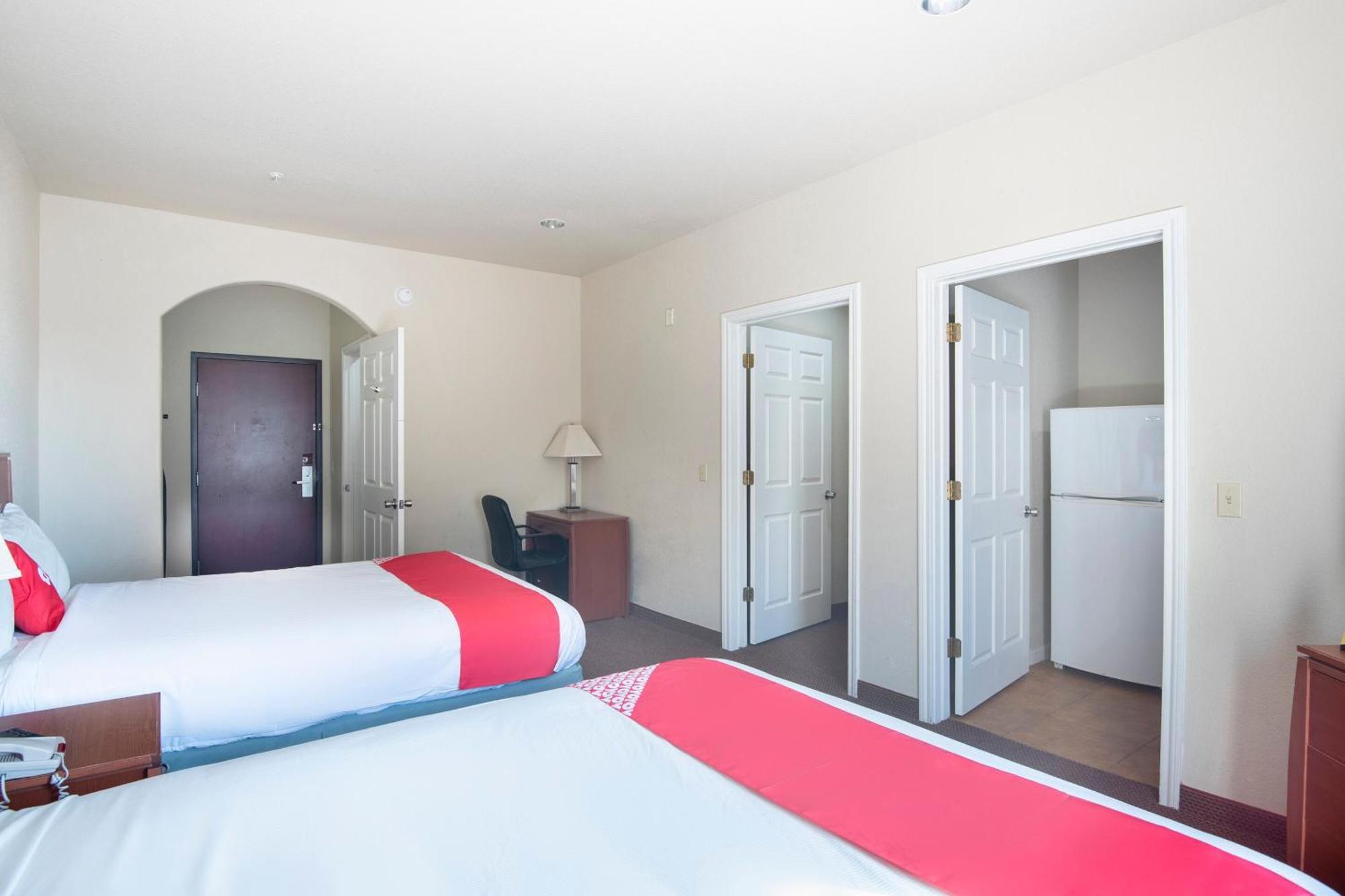 Oyo Townhouse Clute Lake Jackson Екстериор снимка