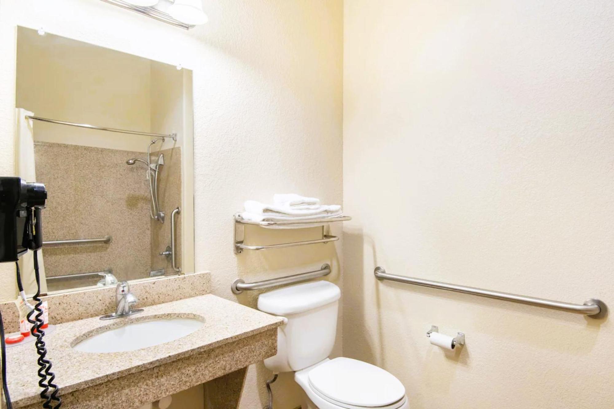 Oyo Townhouse Clute Lake Jackson Екстериор снимка