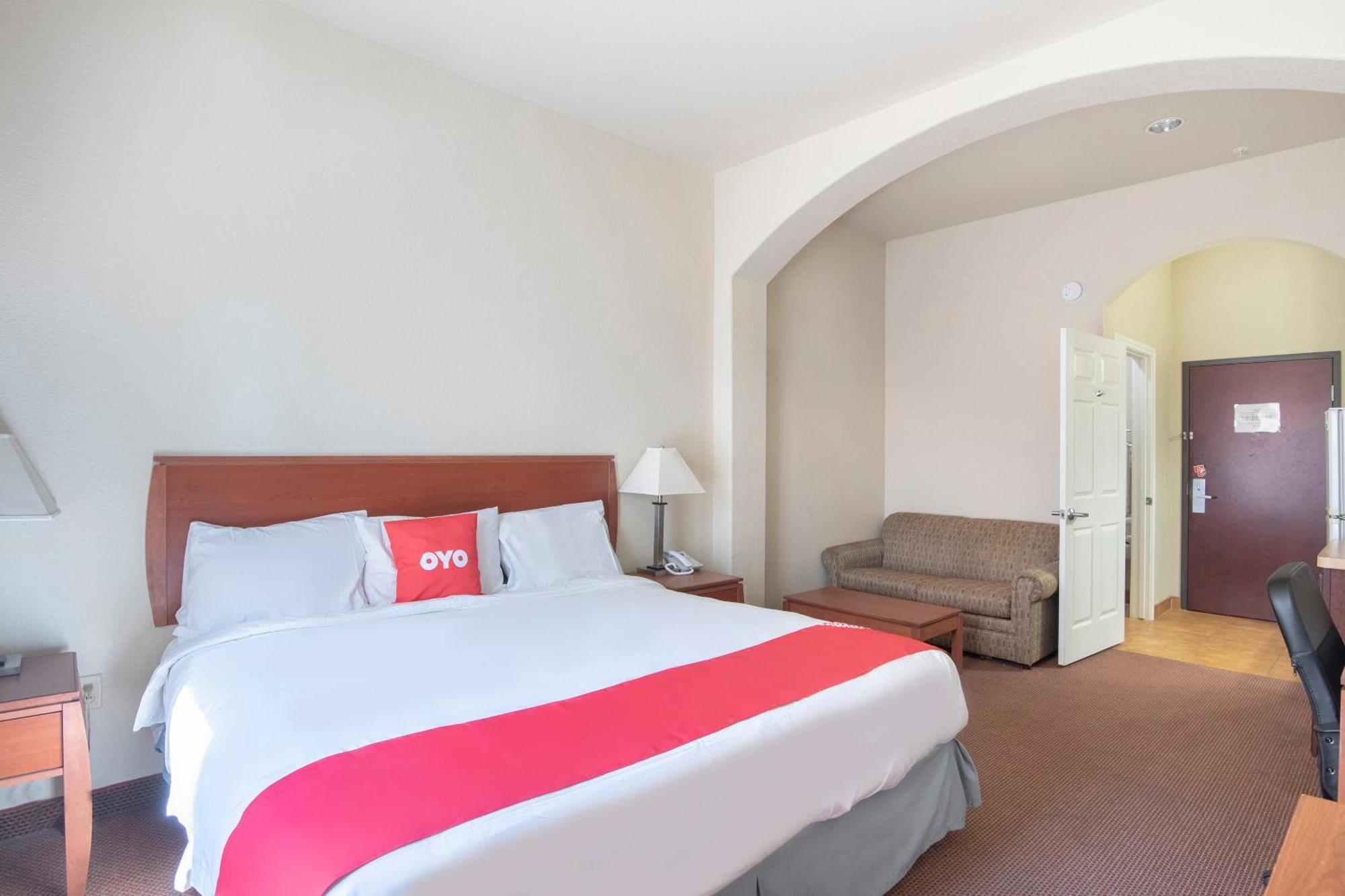 Oyo Townhouse Clute Lake Jackson Екстериор снимка
