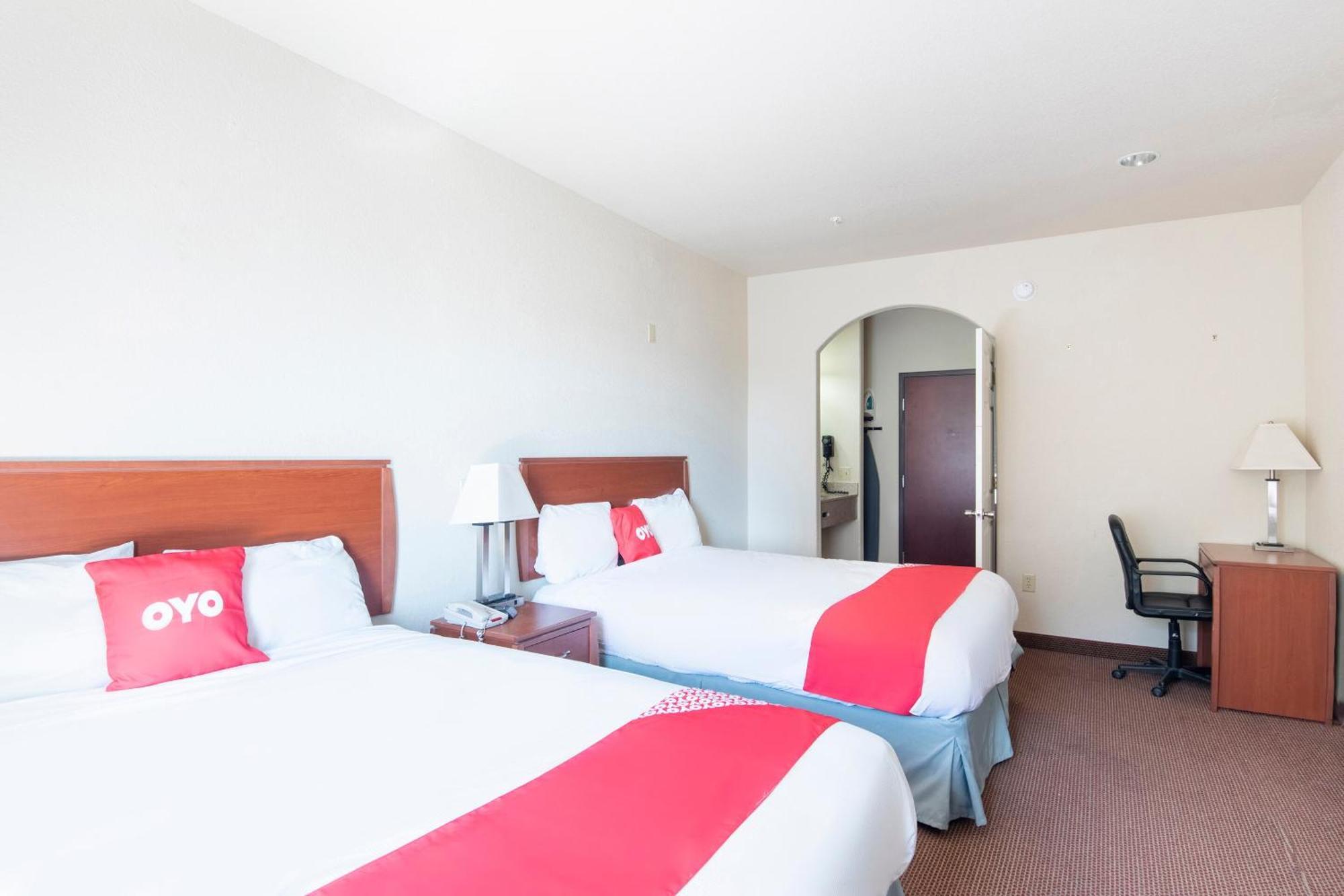Oyo Townhouse Clute Lake Jackson Екстериор снимка