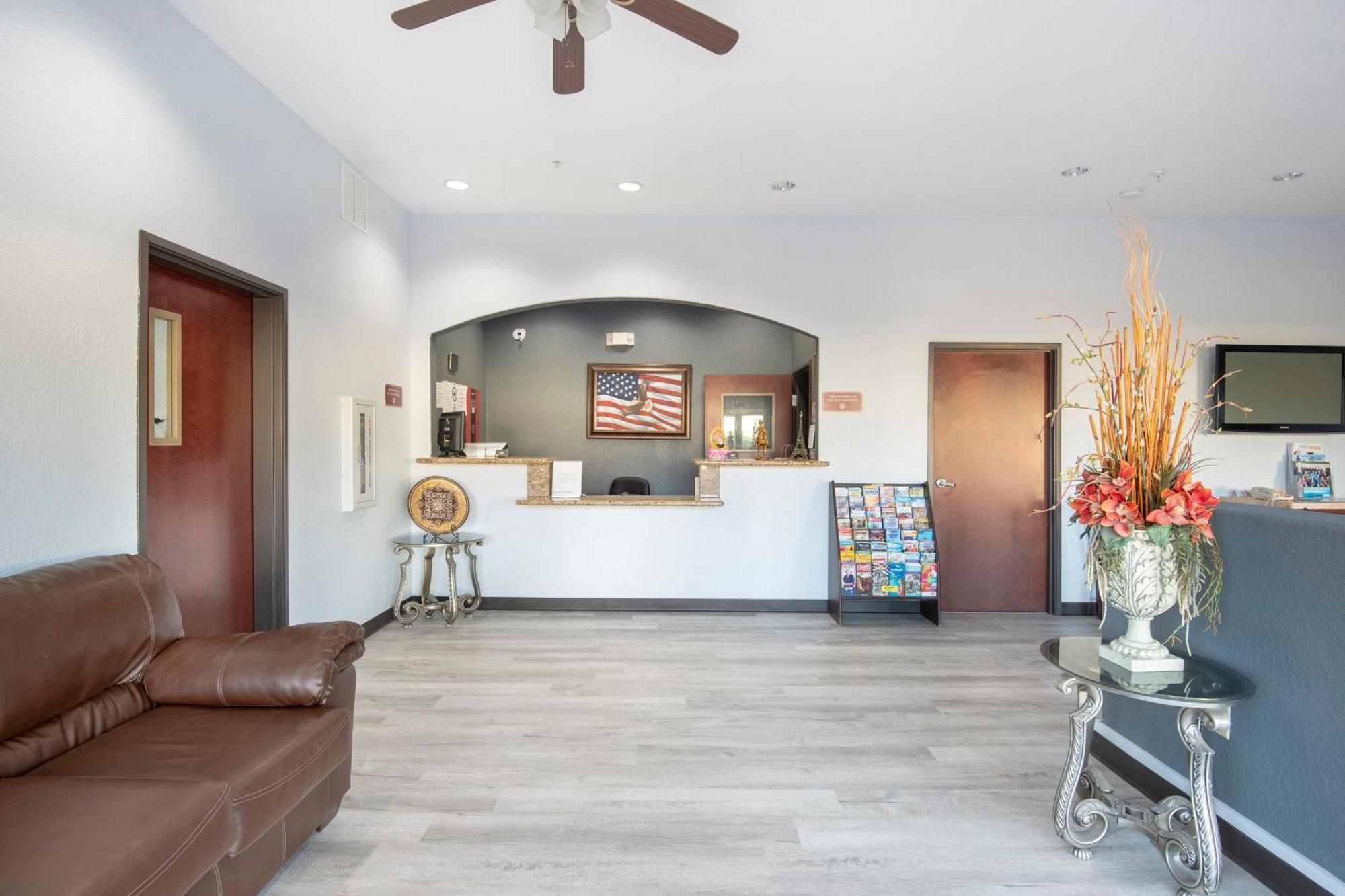 Oyo Townhouse Clute Lake Jackson Екстериор снимка
