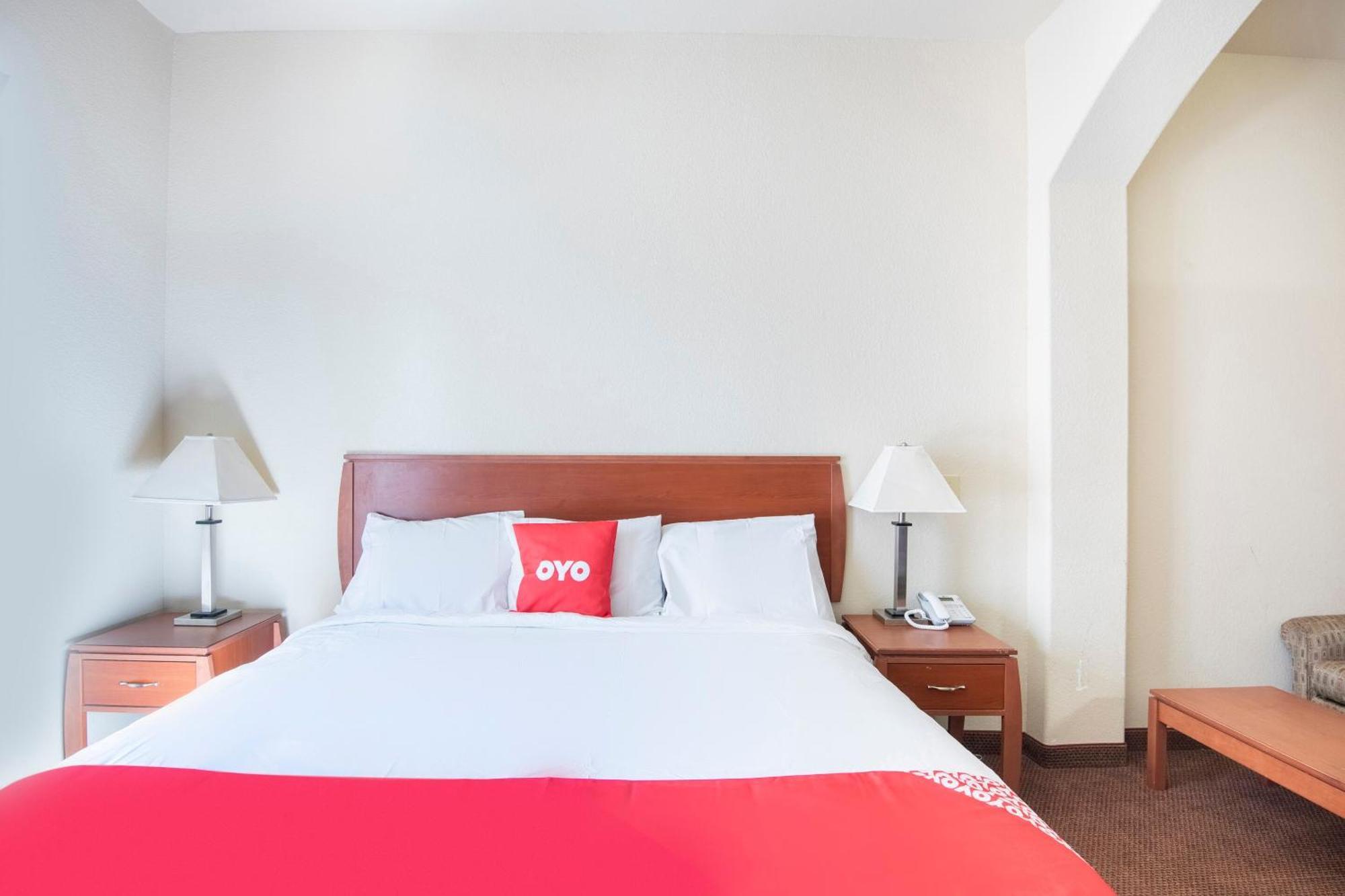 Oyo Townhouse Clute Lake Jackson Екстериор снимка