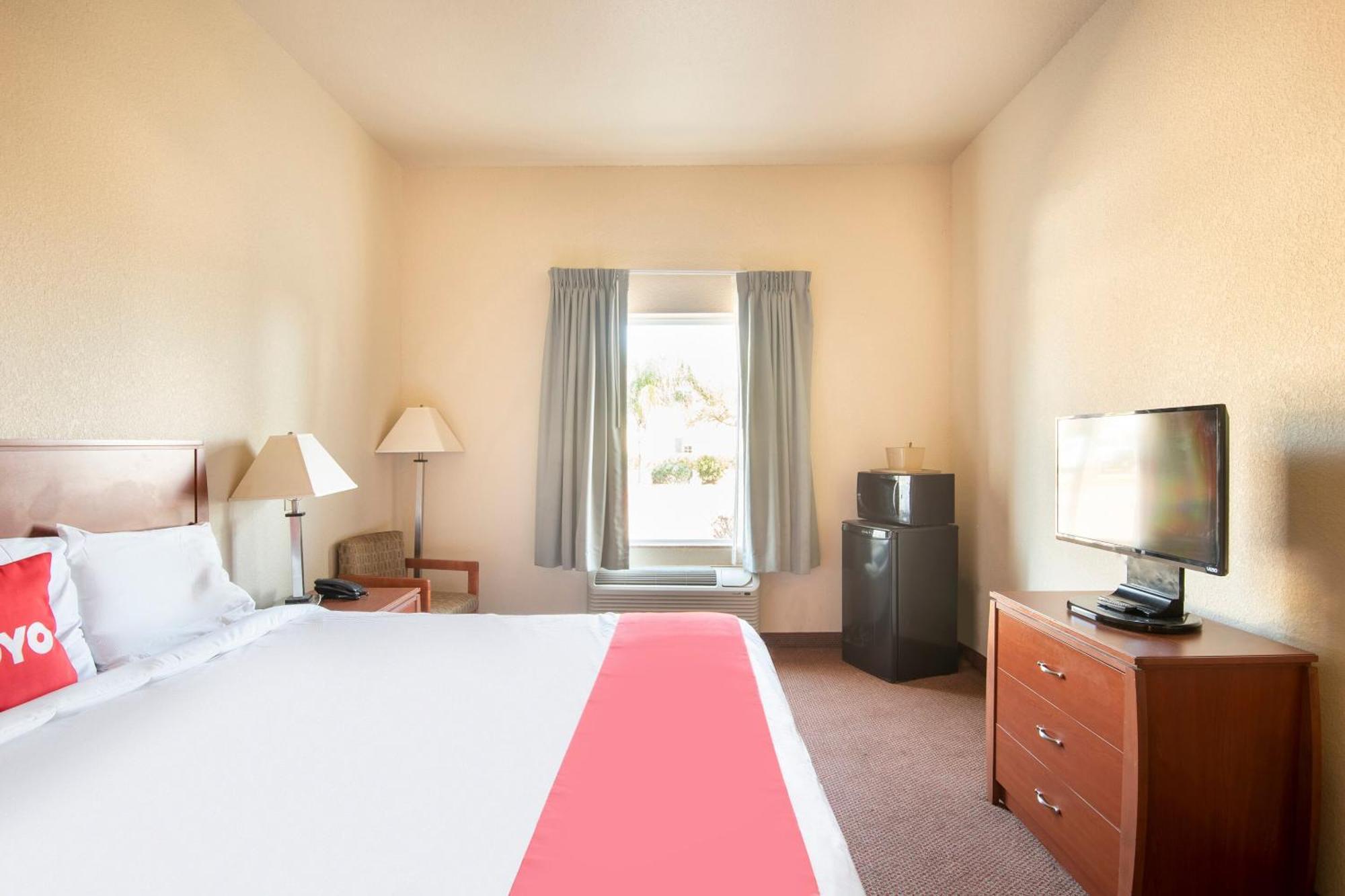 Oyo Townhouse Clute Lake Jackson Екстериор снимка