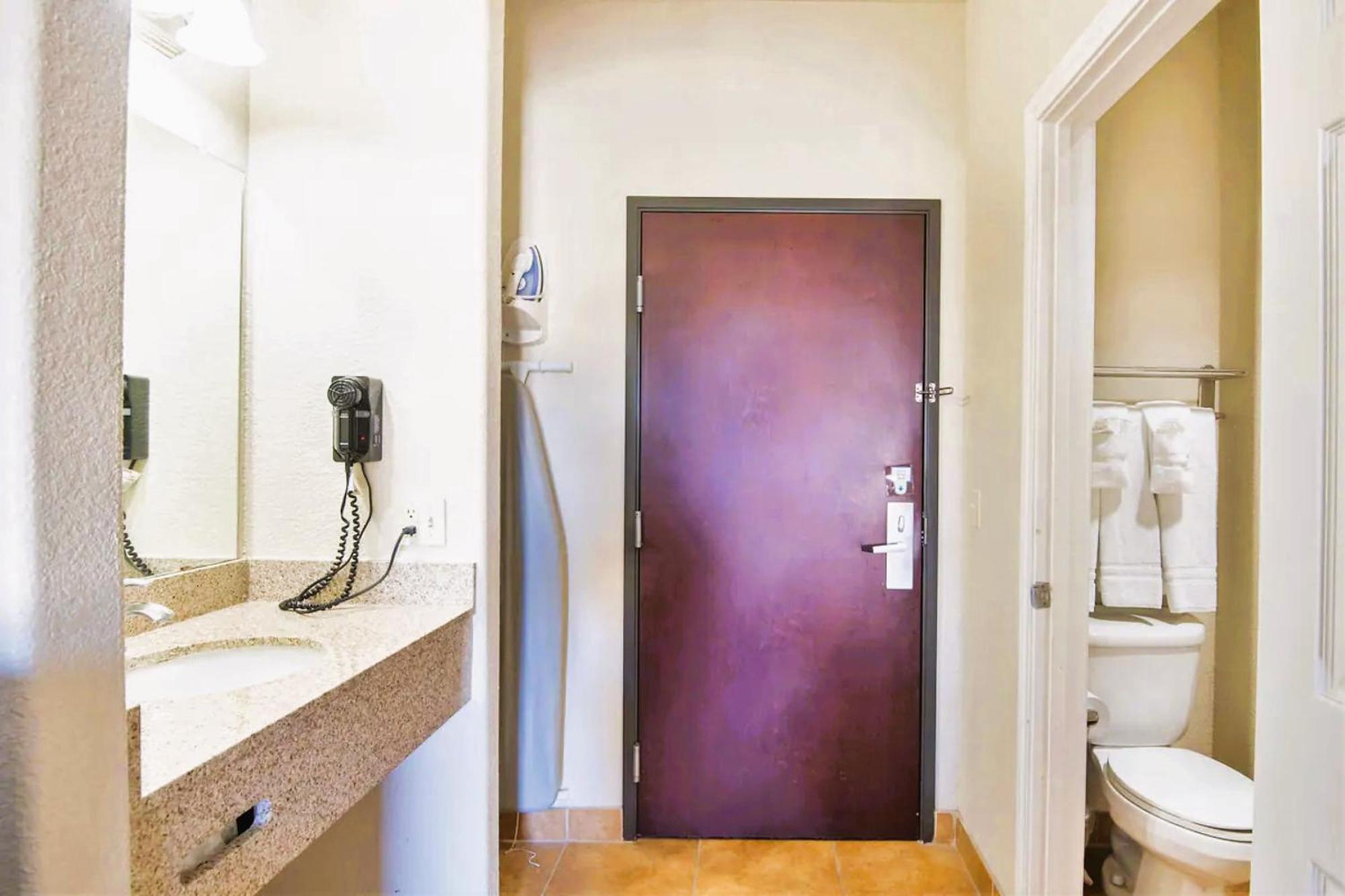 Oyo Townhouse Clute Lake Jackson Екстериор снимка