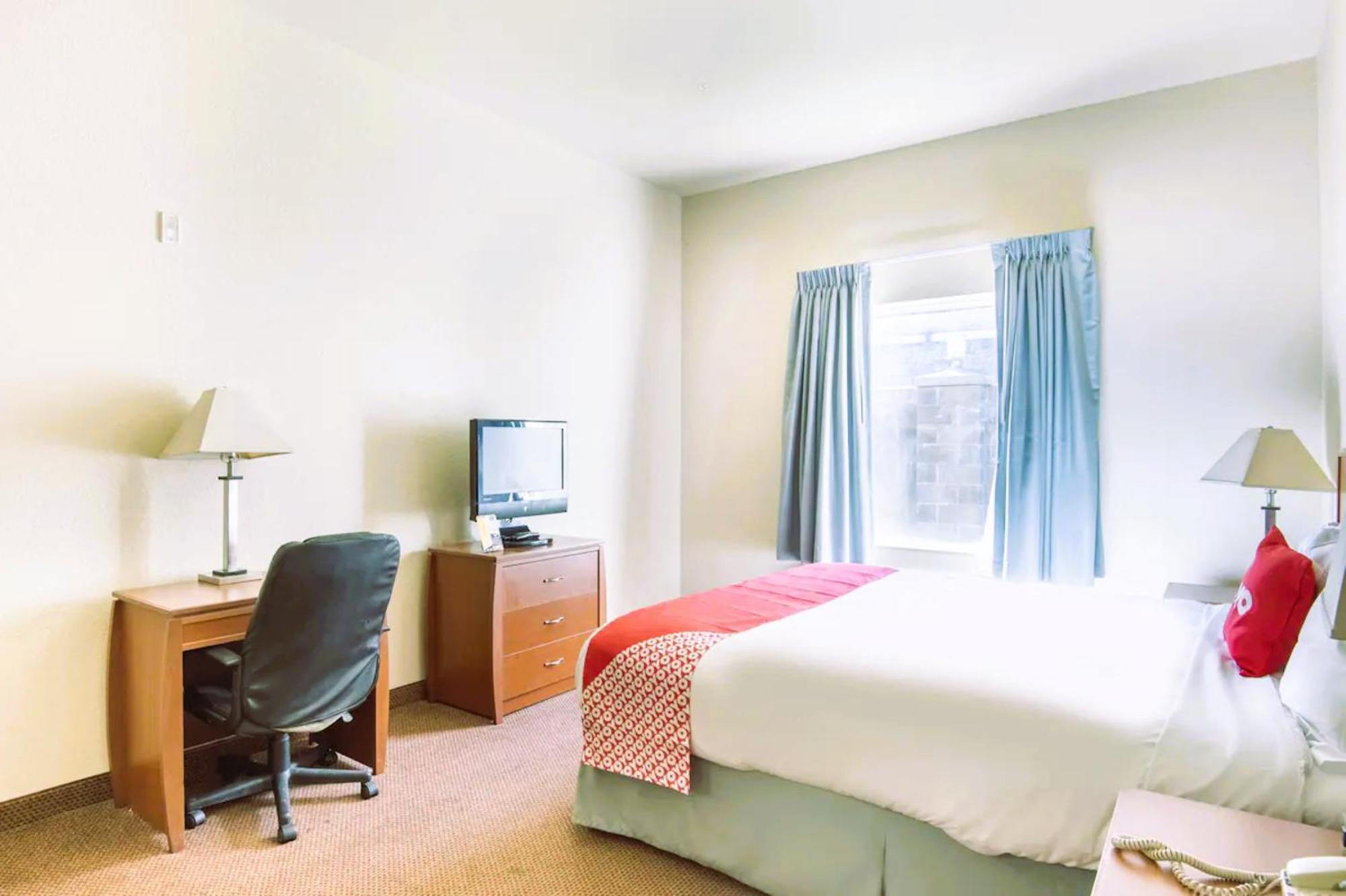 Oyo Townhouse Clute Lake Jackson Екстериор снимка