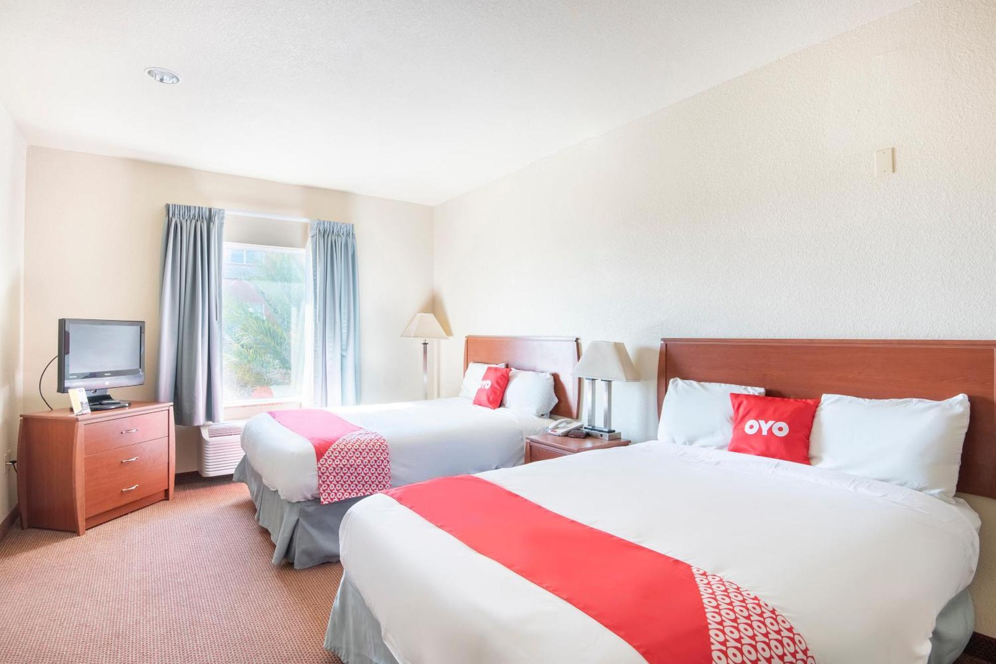 Oyo Townhouse Clute Lake Jackson Екстериор снимка