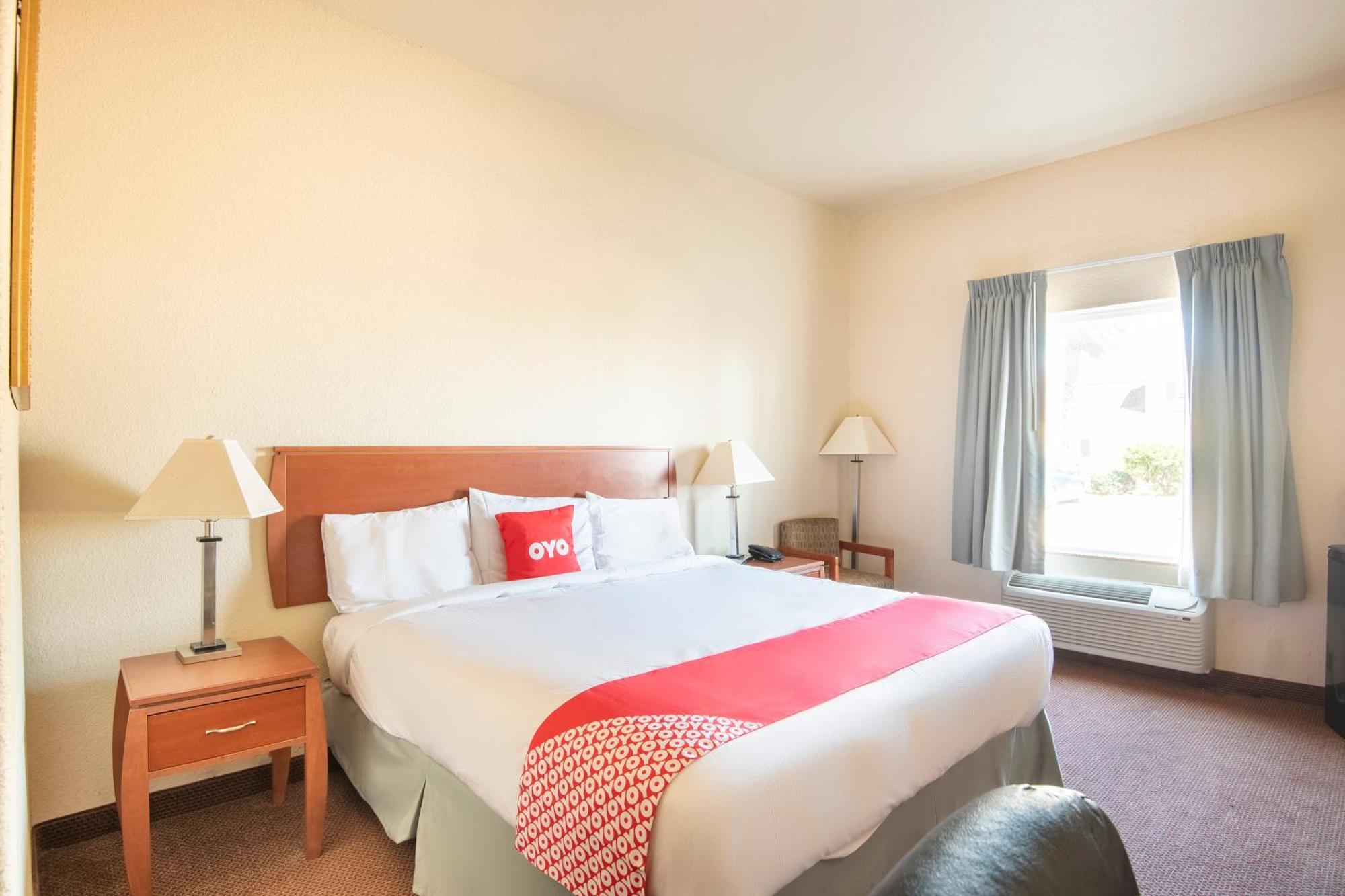 Oyo Townhouse Clute Lake Jackson Екстериор снимка